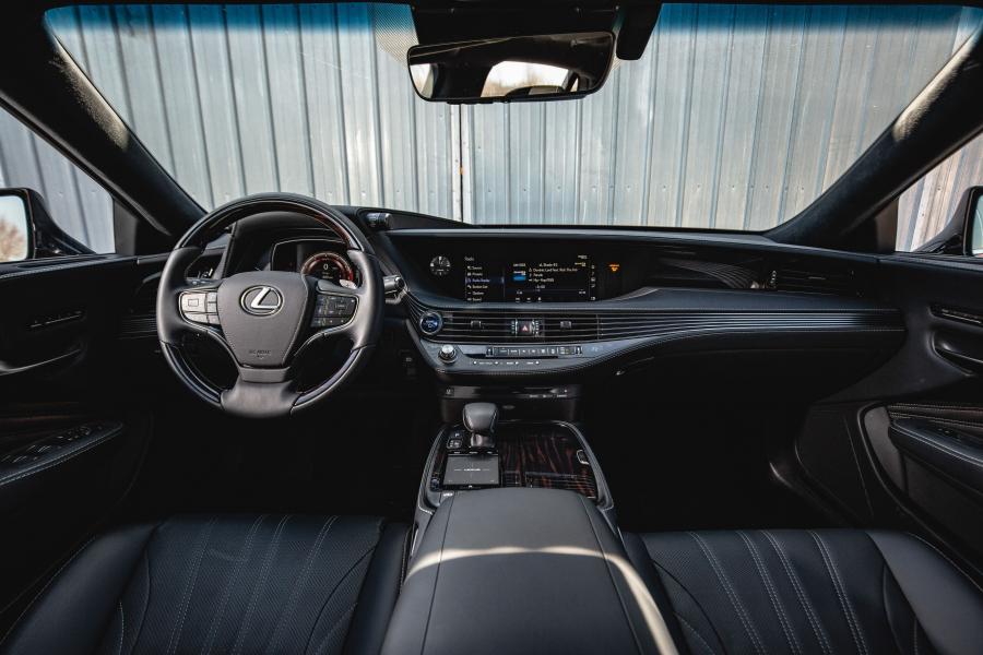 Торпедо Lexus LS500h AWD 2017 года  (NA) (фото 61 из 96)